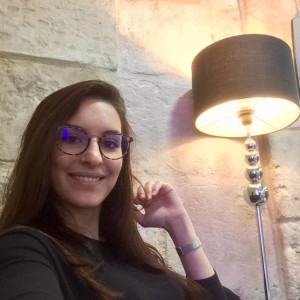 DMLA Nimes-verres Essilor Nimes-opticien de proximite-opticien Nimes-lunettes pour enfants Nimes-lunettes de vue Nimes-optometrie Gard-lentilles de contact Nimes-lunettes pour bebes Gard-opticien pour enfants Gard